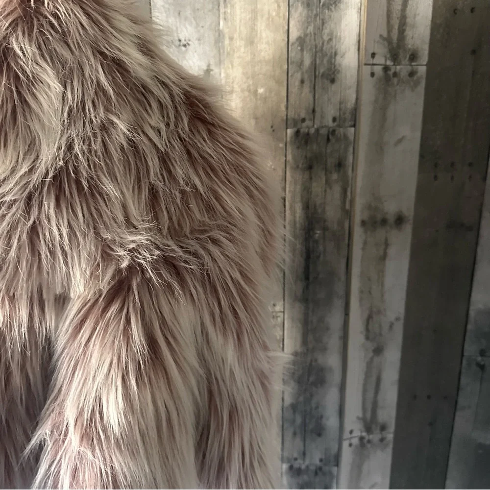 Spirithoods GALAH COLLECTOR EDITION FAUX FUR SHAWL NWT - Picture 7 of 8